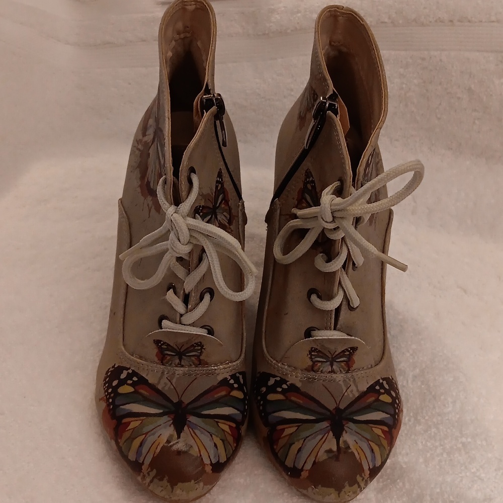 Goby Ankle Lace Up Zipper Butterfly print wedge boots.  Size 37